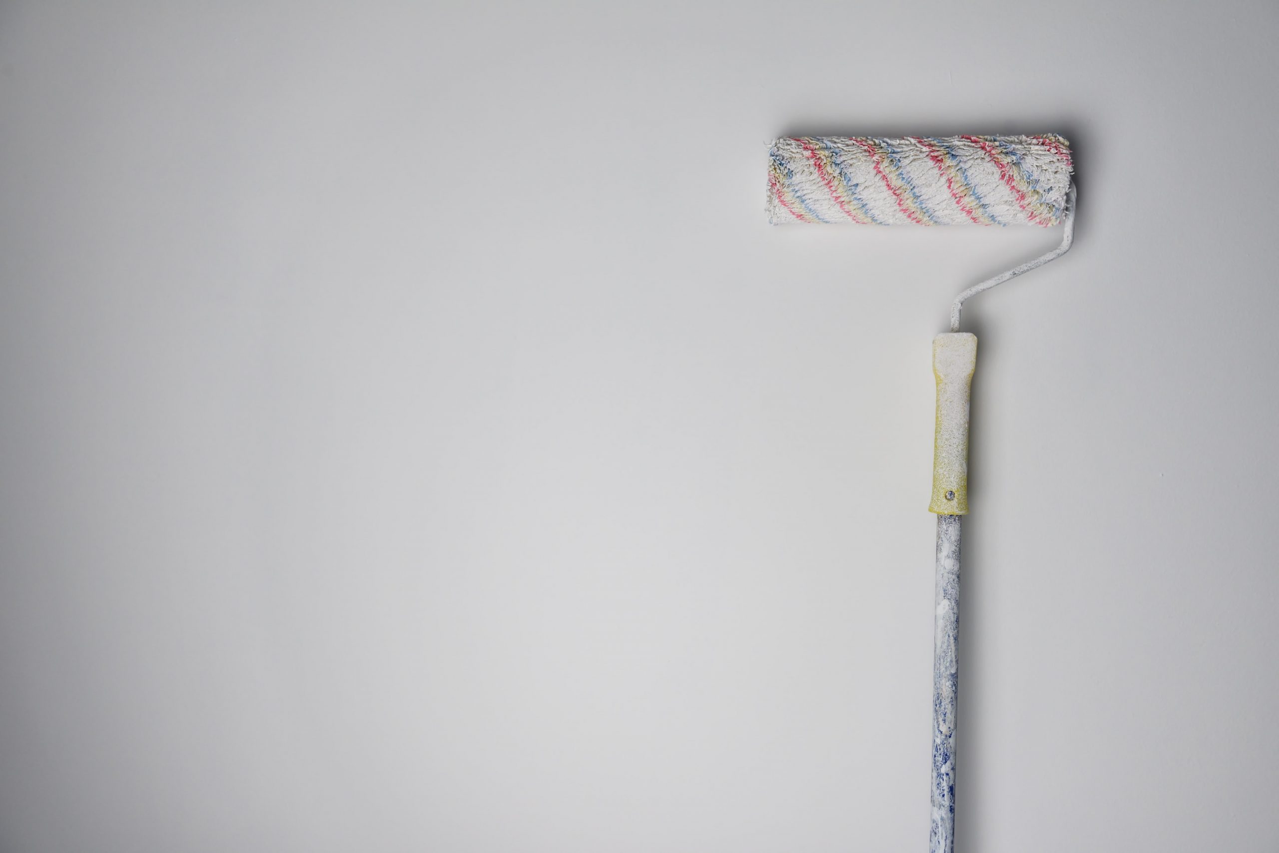 painting-roller-on-white-wall-background-PFR2VN6-min